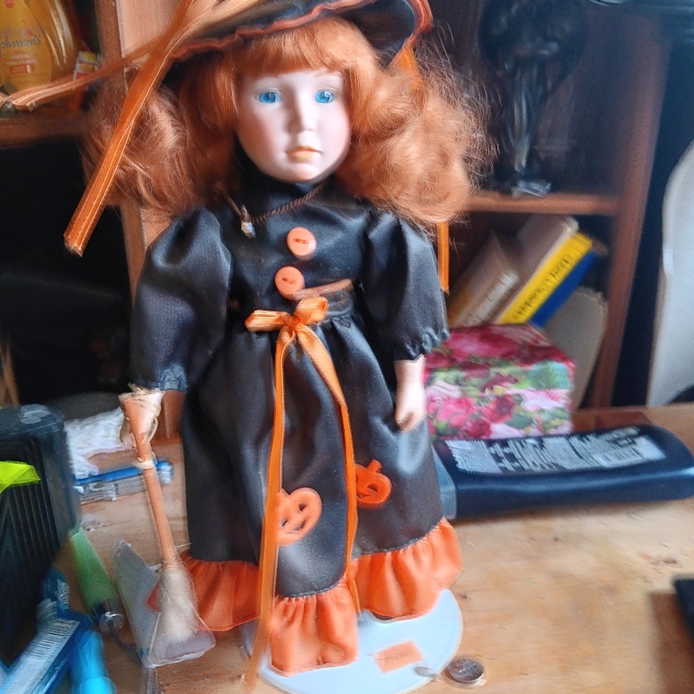 Vintage porcelain doll - Picture 3 of 3